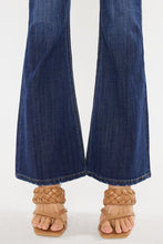 Load image into Gallery viewer, Kan Can: MID RISE PETITE FLARE JEANS