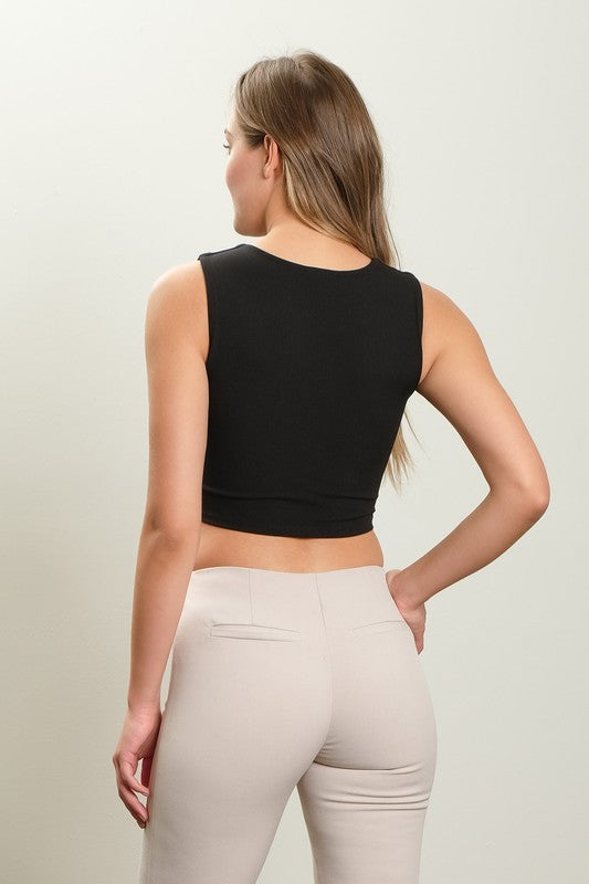 BLACK SLEEVELESS KNIT CROP TOP