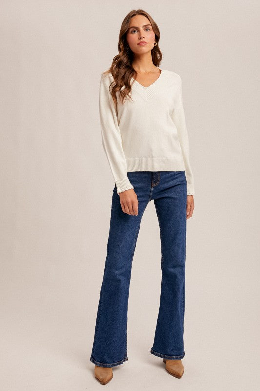 Off White Scallop Edge Detailed V-neck Sweater