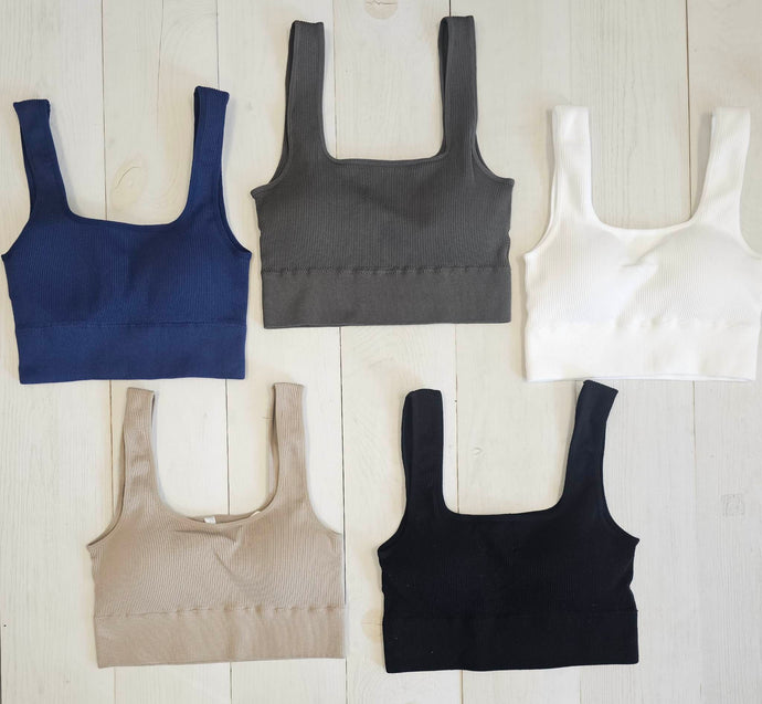 RIBBED SQUARE NECK CROPPED TANK TOP W/ BRA PADS