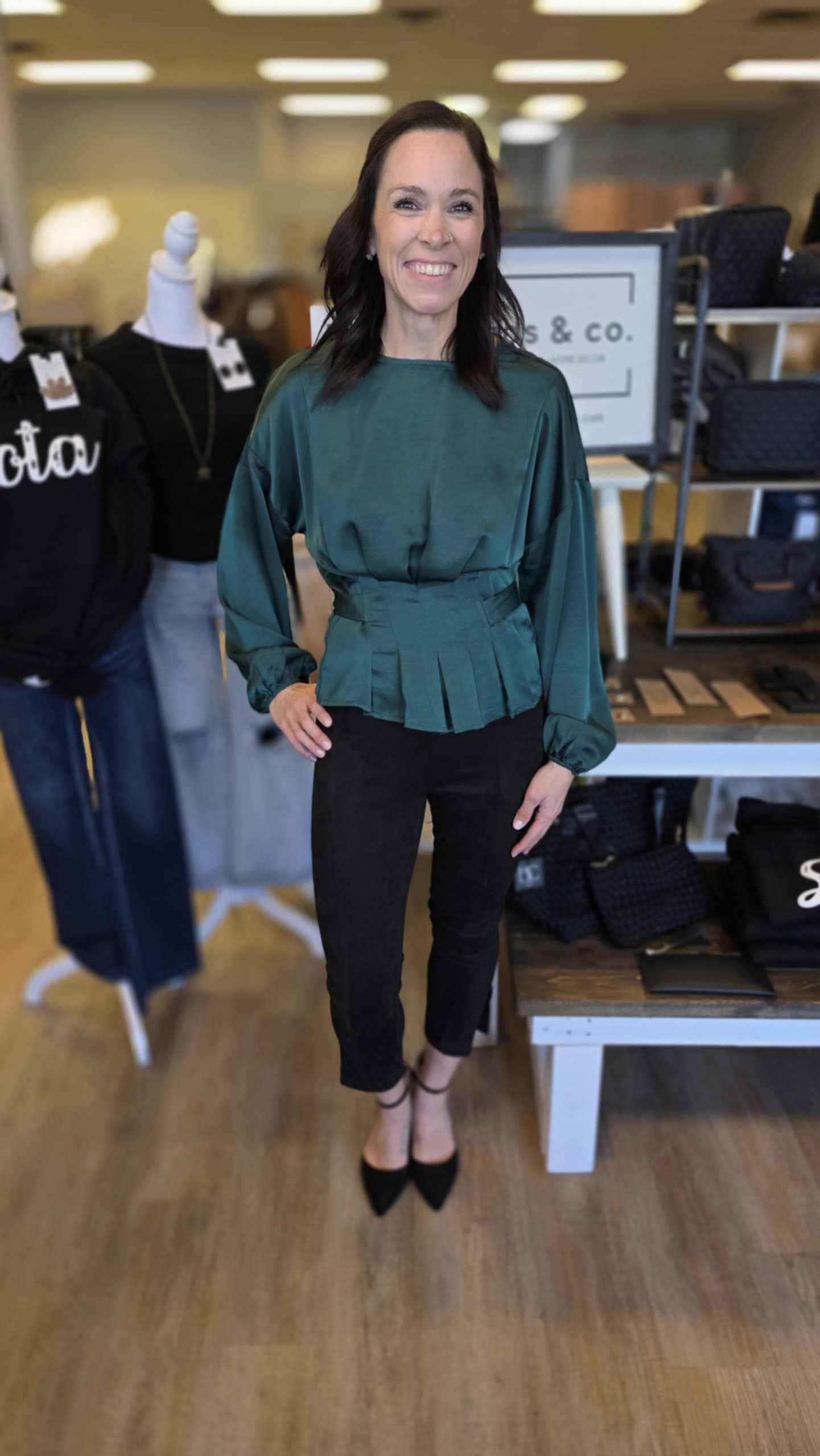 HUNTER GREEN PLEATED BLOUSE