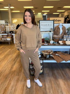 RISEN LOUNGE LINE: HIGH RISE SIDE POCKET JOGGER (MOCHA)