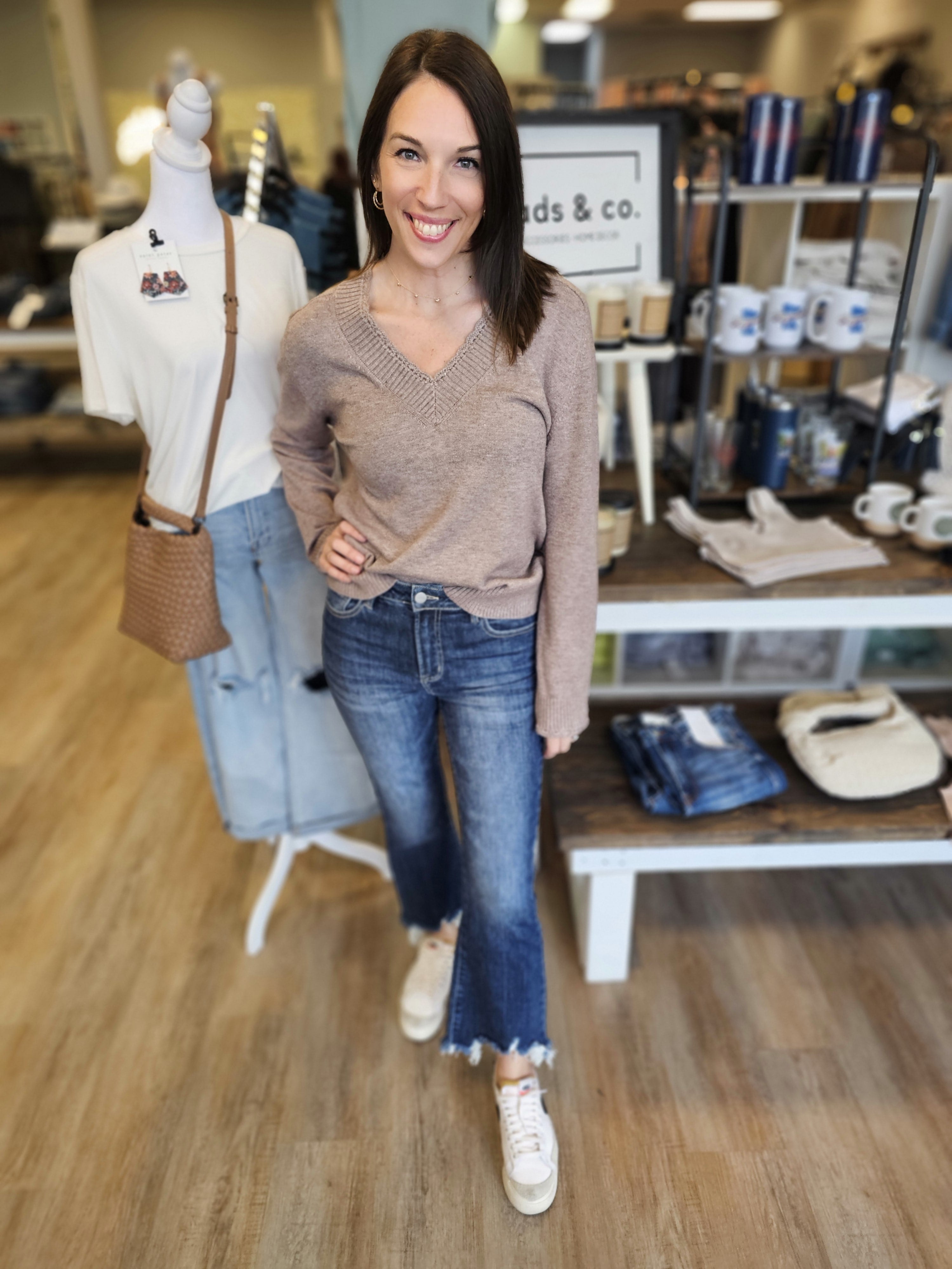 Mocha Scallop Edge Detailed V-neck Sweater