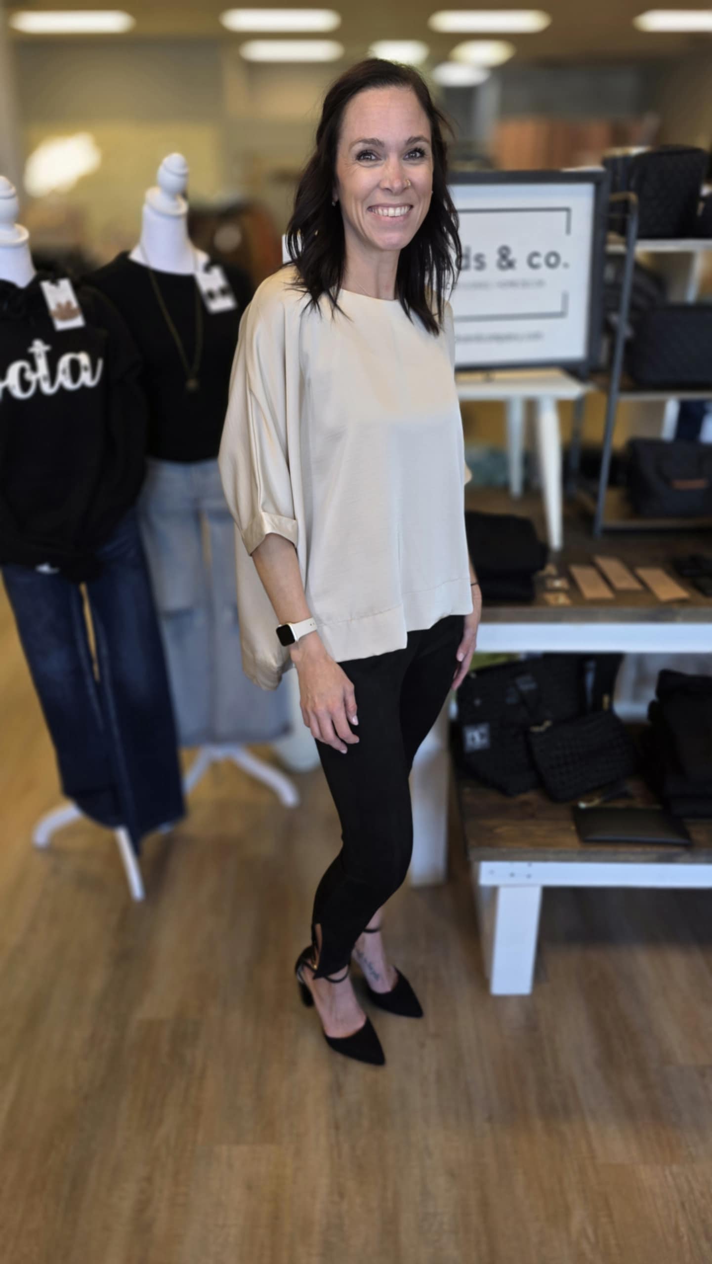 CHAMPAGNE ROUND NECK OVERSIZED TOP