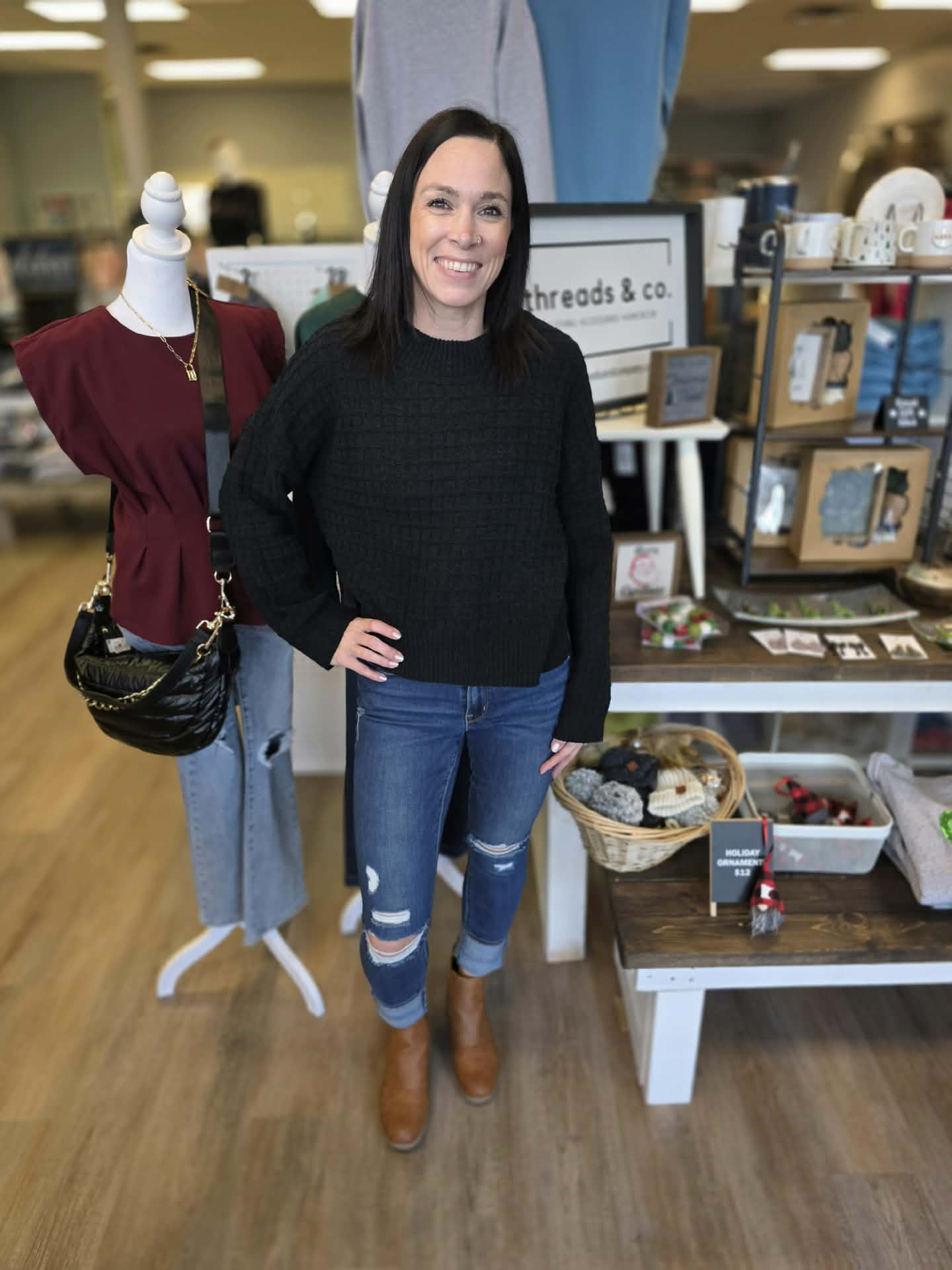 BLACK TEXTURE SWEATER