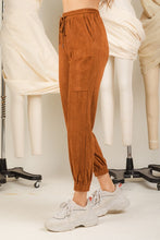 Load image into Gallery viewer, CAMEL SUEDE JOGGER PANTS
