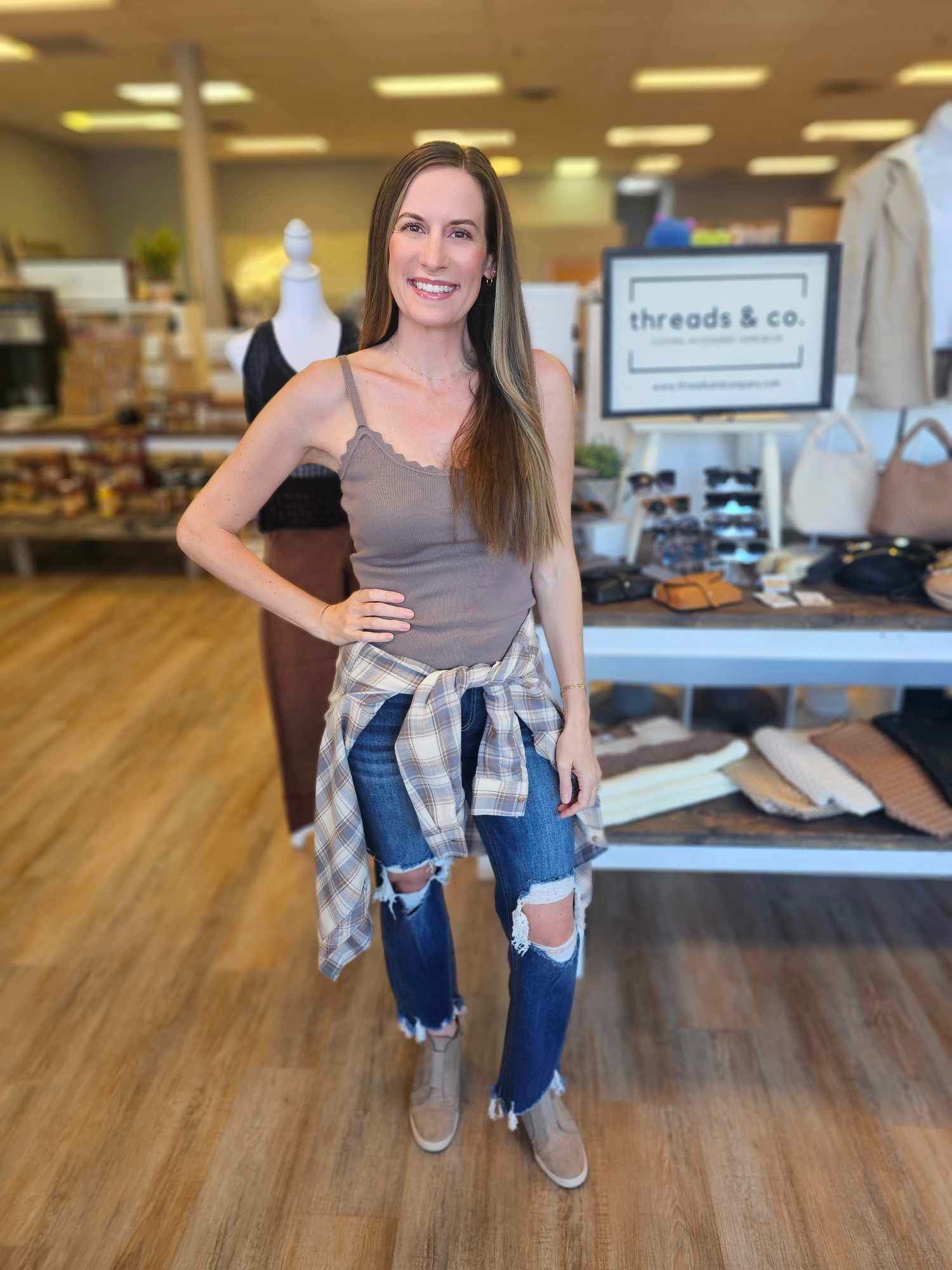 TAUPE SCALLOPED TANK TOP