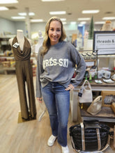 Load image into Gallery viewer, APRES SKI LETTER FRONT SWEATER