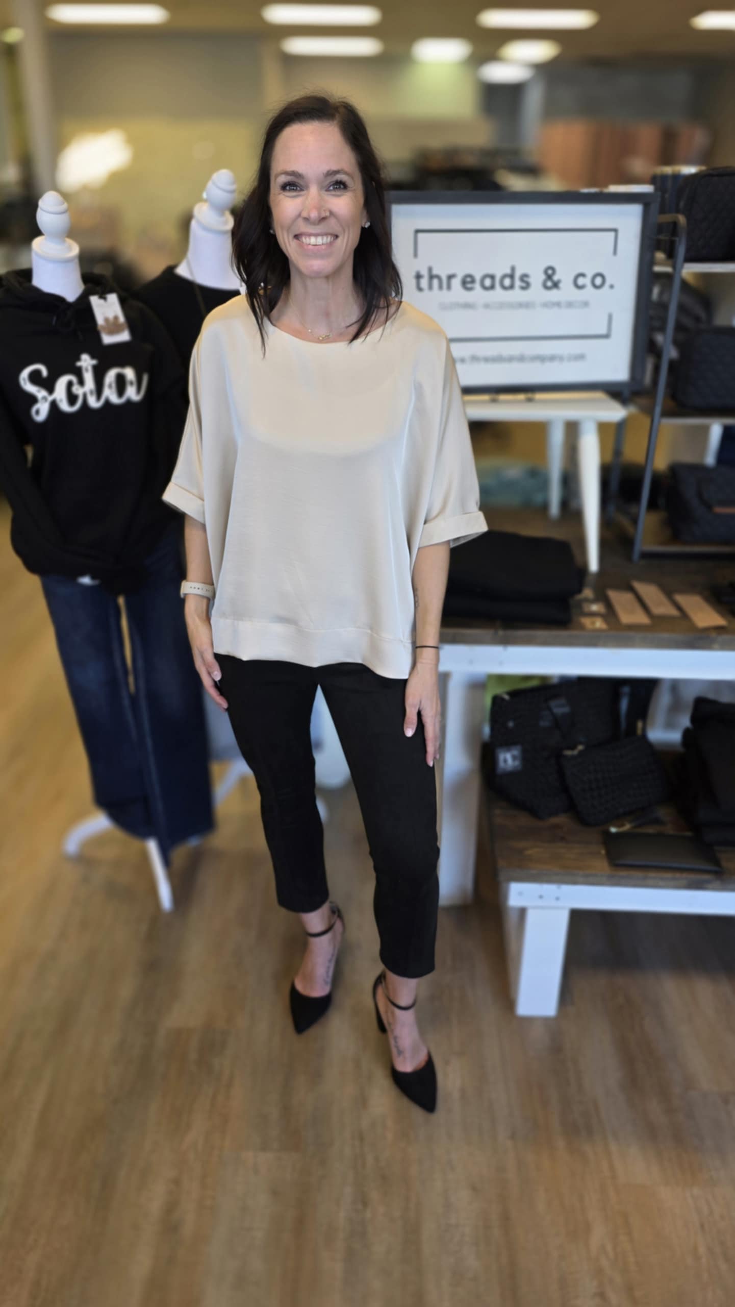 CHAMPAGNE ROUND NECK OVERSIZED TOP