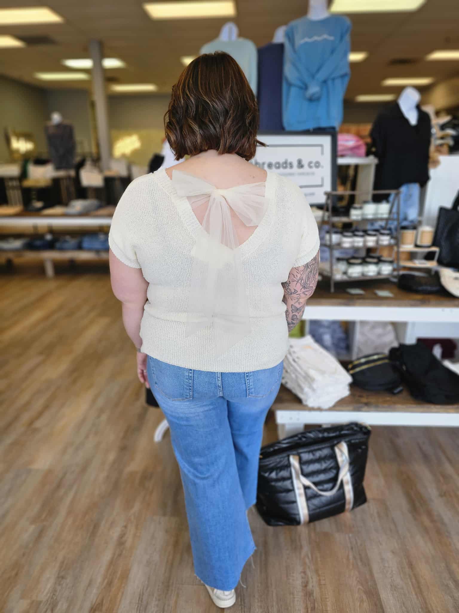 CREAM BOW SWEATER