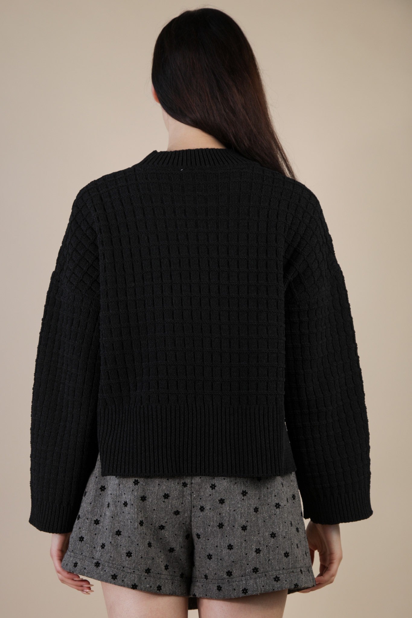 BLACK TEXTURE SWEATER