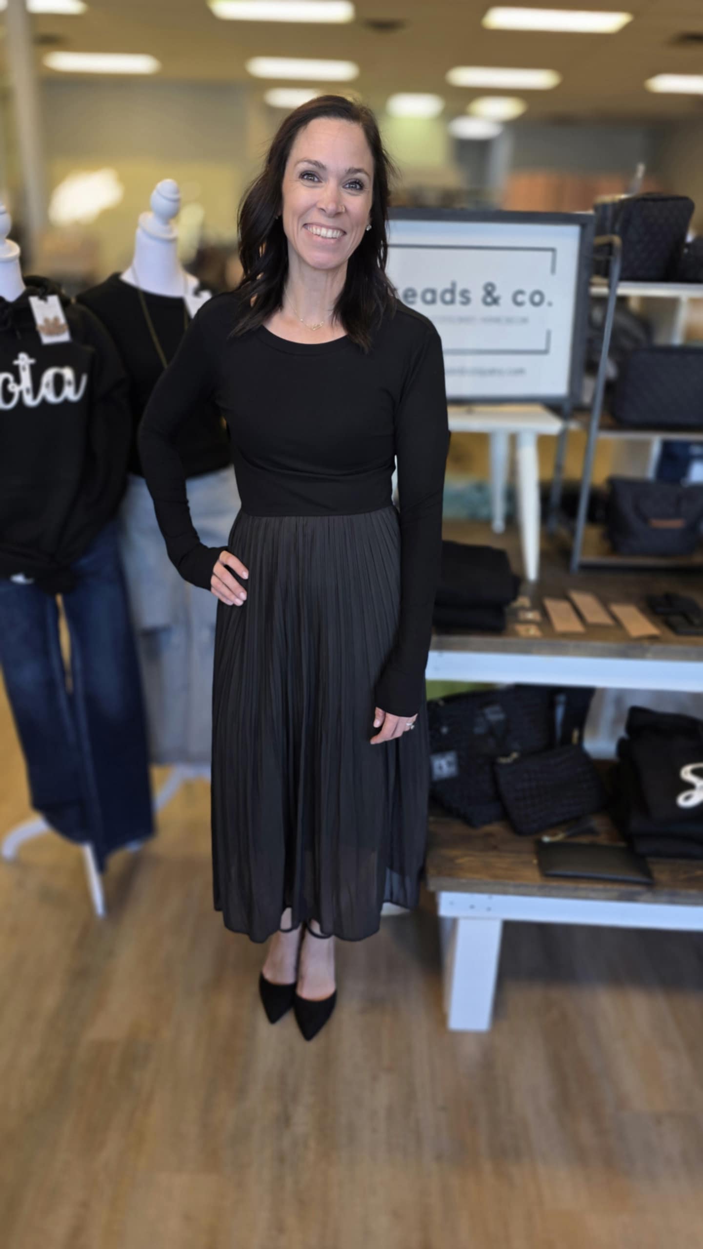 BLACK LONG SLEEVE PLEATED DRESS