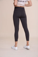 Load image into Gallery viewer, Essential Solid High-Waist Capri Leggings
