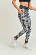 Load image into Gallery viewer, Camo Print Leggings