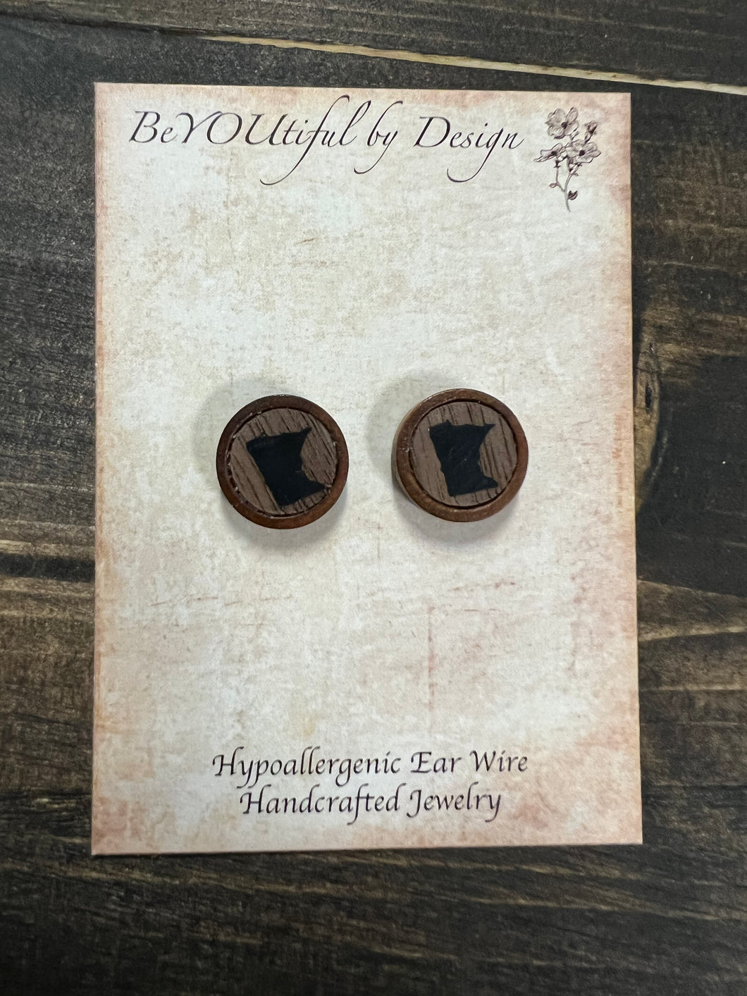 MN STUD EARRINGS
