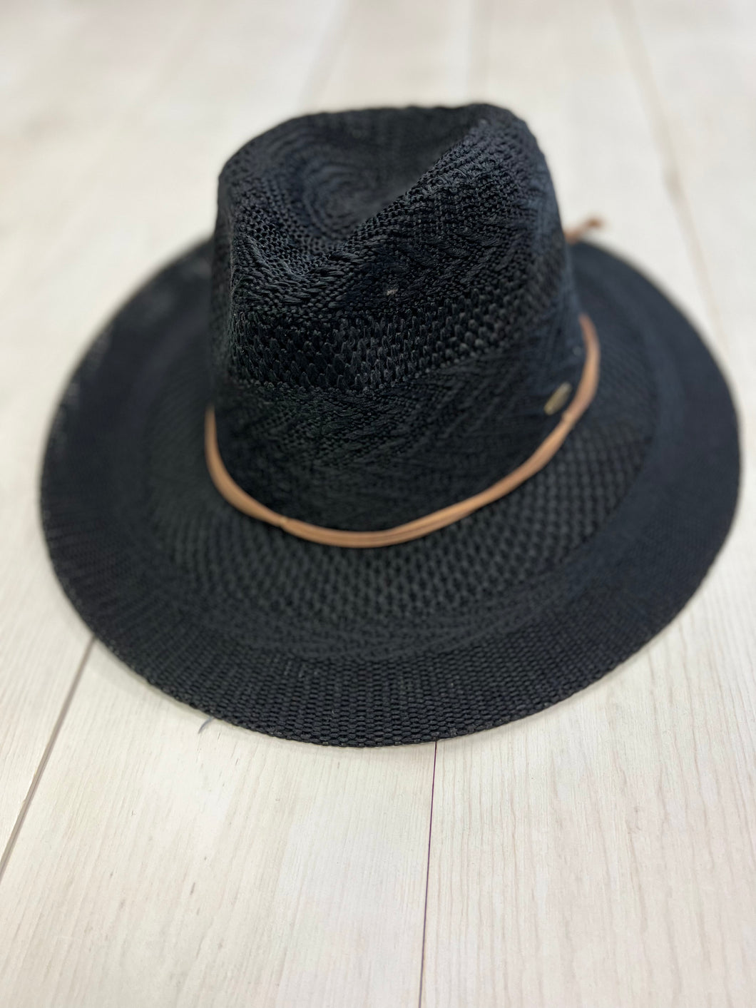 BLACK BEACH HAT
